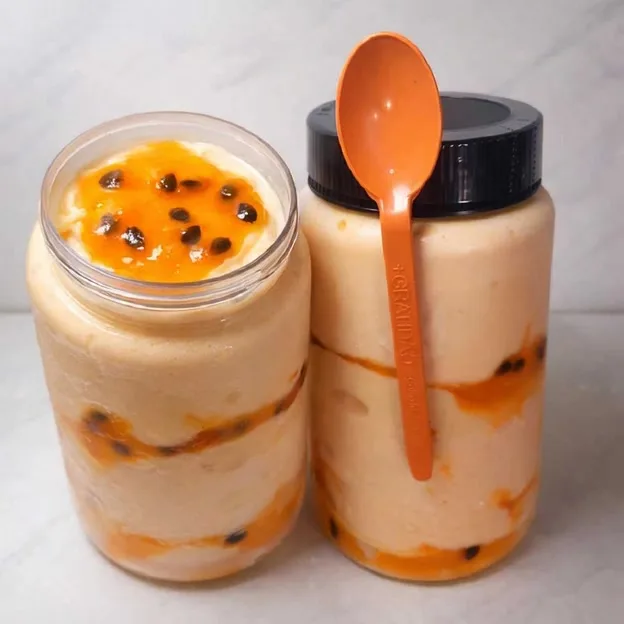 Gelato de mousse de maracujá no pote